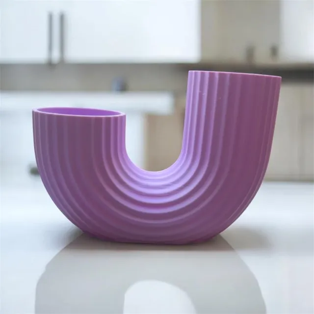 printlab3D Moderne U-Vorm Keramische Vaas met Reliëf – Decoratieve Bloemenvaas voor zacht lila