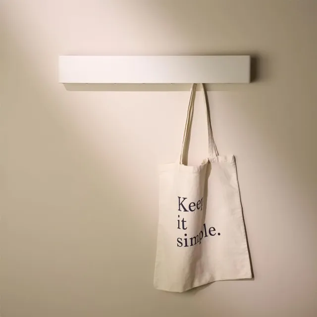 PromoHome Moderne Wandgarderobe Met Verborgen Haken - Slanke Wandkapstok Voor Jassen En Tassen - Elegante Opbergoplossing Voor Hal, Entree En Slaapkamer - 57 cm Breed - Mat Wit