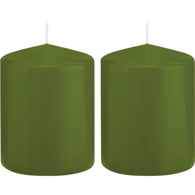 Enlightening Candles Trend Candles Cilinderkaars/stompkaars - 2x - olijfgroen - 6 x 8 cm - 29 branduren - met brandvertragende folie