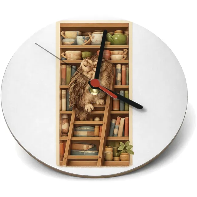 Mr Cadeautjes Klok rond Ø 19 - design Een slaperige uil op een ladder naast een hoge plank met the | cadeau Wit