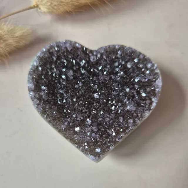 Moonlight Gemstones Amethist Druzy Hart 88g – Natuurlijk Edelsteen Hart met Sprankelende Kristallen Meerkleurig