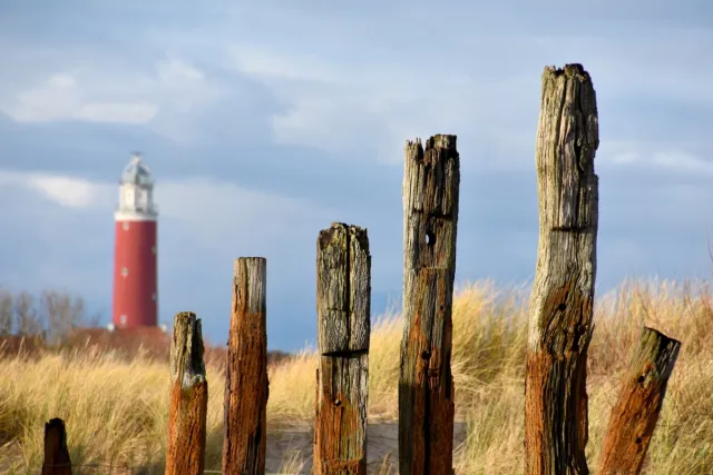 Texelphotos.nl Foto afdruk op canvas - Texel Vuurtoren - Duin - Strand - Zee - Canvas doek – Wanddecoratie - Canvas schilderij – Natuur - Landschap - 45 x 30 cm. Vuurtoren Texel