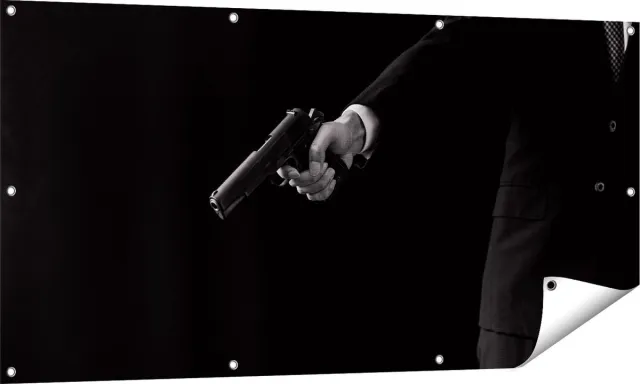 Gards Tuinposter Man met een Pistool in zijn Handen - 140x70 cm - Tuindoek - Tuindecoratie - Wanddecoratie buiten - Tuinschilderij Multikleur