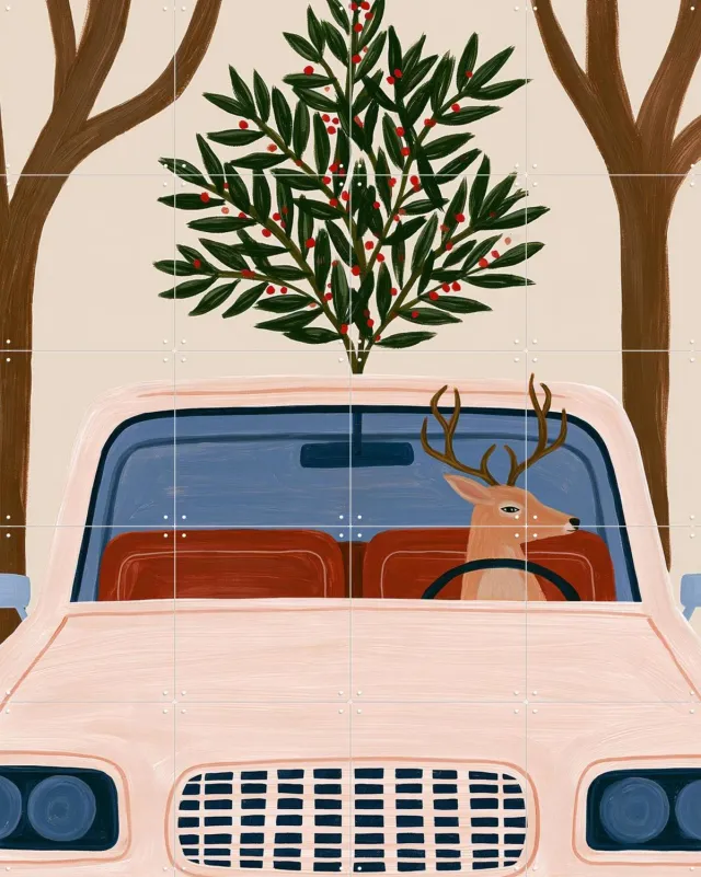 IXXI Driving Home, Atelier Pommeline - 80 x 100 cm - Grote wanddecoratie en posters - Cartoonesk, Woonkamer, Slaapkamer, Voertuigen, Dieren, Kerst Roze / Beige
