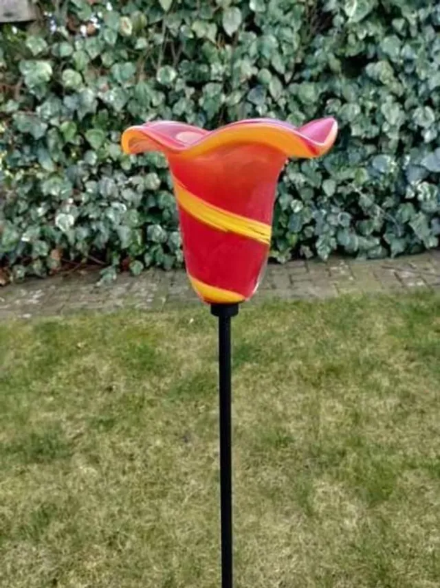 Gilde handwerk Tuinprikker Aronskelk – Roze Glas – 114 cm rood