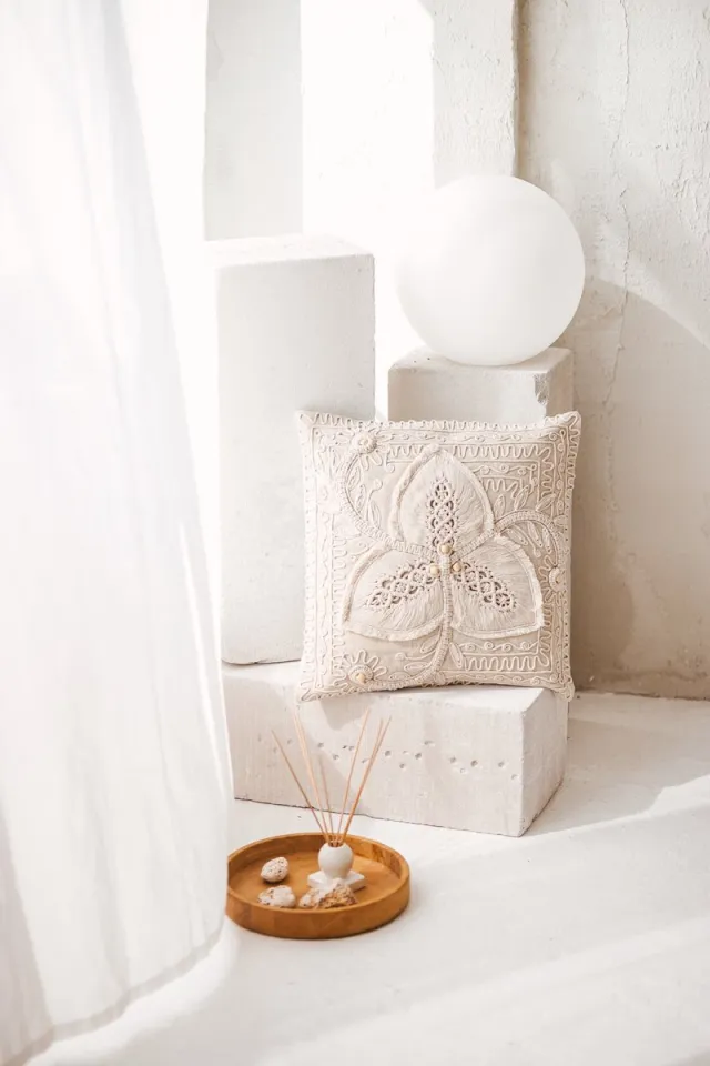 The Four Pursuits TFP Artisanal Macrame Cushion Cover - Sierkussenhoes | Svara - 45 x 45 cm - 100% Organic Cotton (GOTS Certified) - Handmade in India - natural white