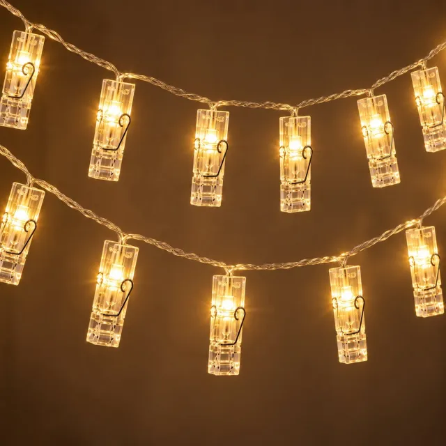 Nina's Giftshop Nina’s Giftshop® Fotoslinger met Verlichting – 10 Meter – 80 LED Knijpers – Warm Wit – Lichtsnoer met Knijpers – Foto’s en Kerstkaarten Ophangen – Kerstverlichting Binnen – Decoratie Verlichting