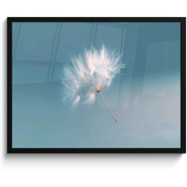 FrameYourWall Poster in lijst - Fotolijst 80x60 cm - Posters - Paardenbloempluisje - Blauw - Lucht - Posterlijst zwart - Decoratie - Wanddecoratie woonkamer - Muurdecoratie slaapkamer