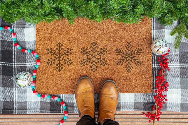Laser Point Snowflake | 60x40 cm | Nieuwe huis cadeau | Ingangsmat | Deurmat met stijl | Verhuizing cadeau | Praktisch & trendy | Perfect voor binnenkomst | Cadeau voor nieuwe woning Bruin | Zwart (Gravering 60x40)