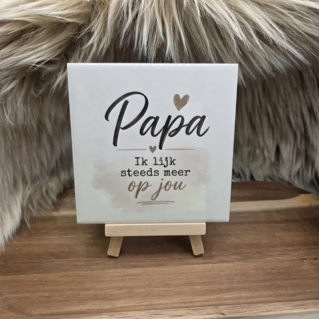 CreaCraft Spreuktegel “Papa ik lijk steeds meer op jou” – Cadeau tegeltje – Trendy nu – Papa - Vaderdag – Verjaardag - Zomaar – Cadeau – Incl standaard – Wenstegeltje Papa ik lijk steeds meer op jou!