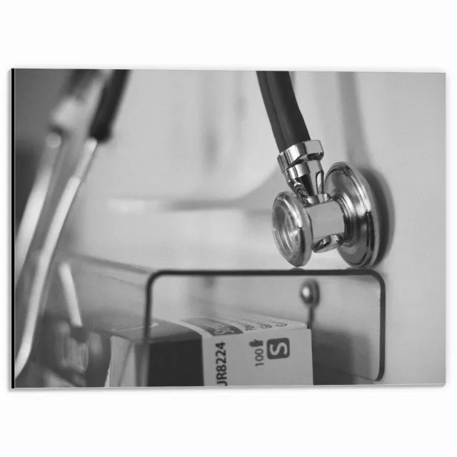 KuijsFotoprint Dibond - Stethoscoop Zwart - Wit - 40x30cm Foto op Aluminium (Met Ophangsysteem)