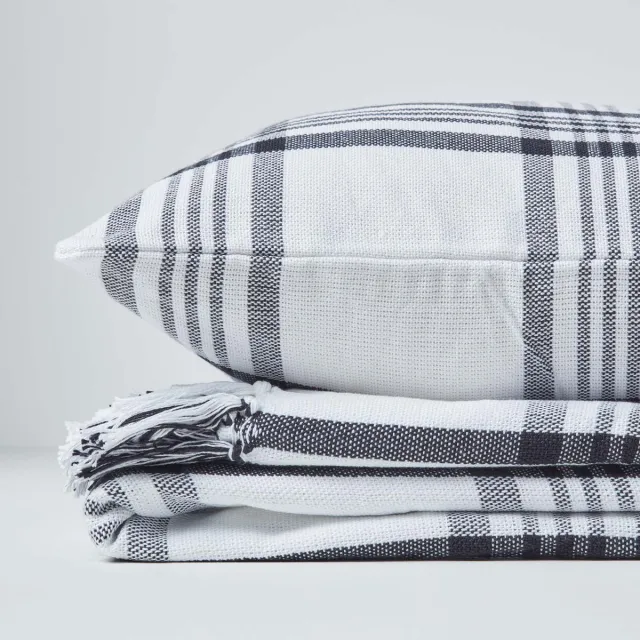 Homescapes Kussenhoes van zwart en wit tartan katoen 60 x 60 cm