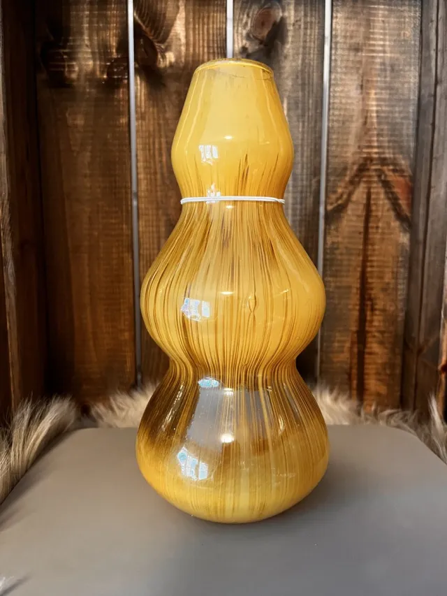 H.D. Vaas, glas, geel oker