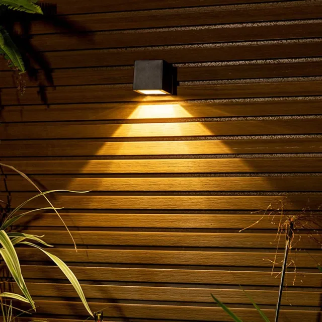 Bamled Solar Wandlamp Buiten - 8 cm - 3000 K - IP44 - Zwart