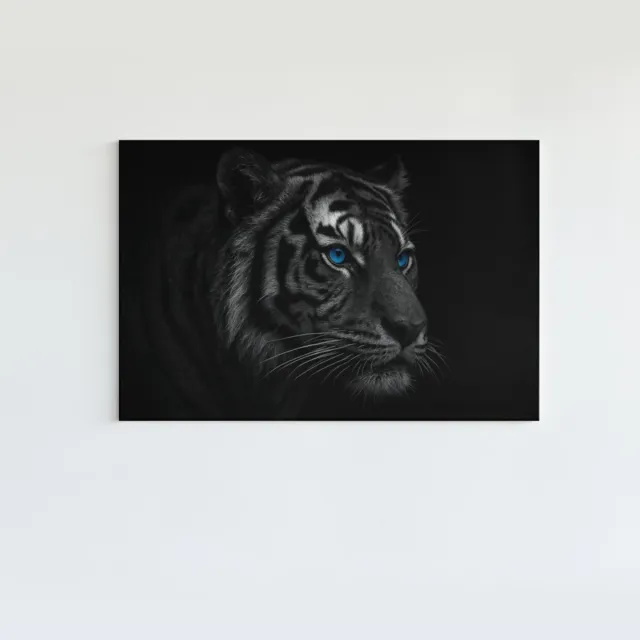 Trendex Global Canvas Schilderij Dieren - Tijger met Blauwe Ogen - Wall Art - 120x80 cm Zwart