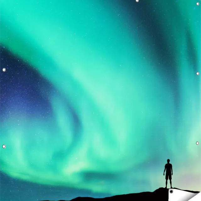 Gards Tuinposter Man bij het Groene Noorderlicht - 120x120 cm - Tuindoek - Tuindecoratie - Wanddecoratie buiten - Tuinschilderij Multikleur