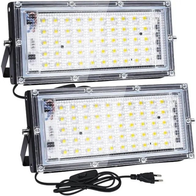 GelldG 2 Stuks Buitenbeveiligingsverlichting - 50W LED Fluter - 5000LM 6500K Koudwit IP65 Waterdicht - Geschikt voor Deur, Hal, Garage, Tuin en Binnenplaats - Kunststof Behuizing - Incl. Stekker - 220V Witte Verlichting Zwart