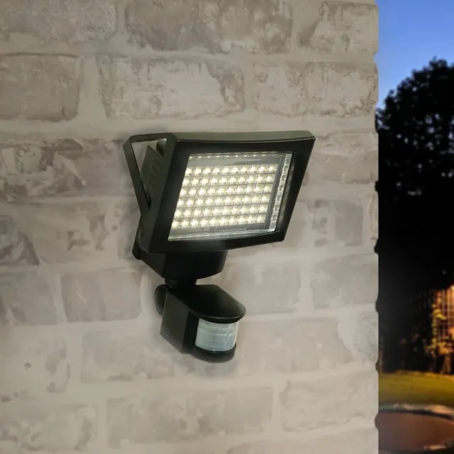 RexTech Solar wandlamp buiten 'Secur II' - Met bewegingssensor - 600 lumen - Helder wit licht (4000K) - IP44 - Schijnwerper met los paneel - Floodlight op zonne-energie Zwart