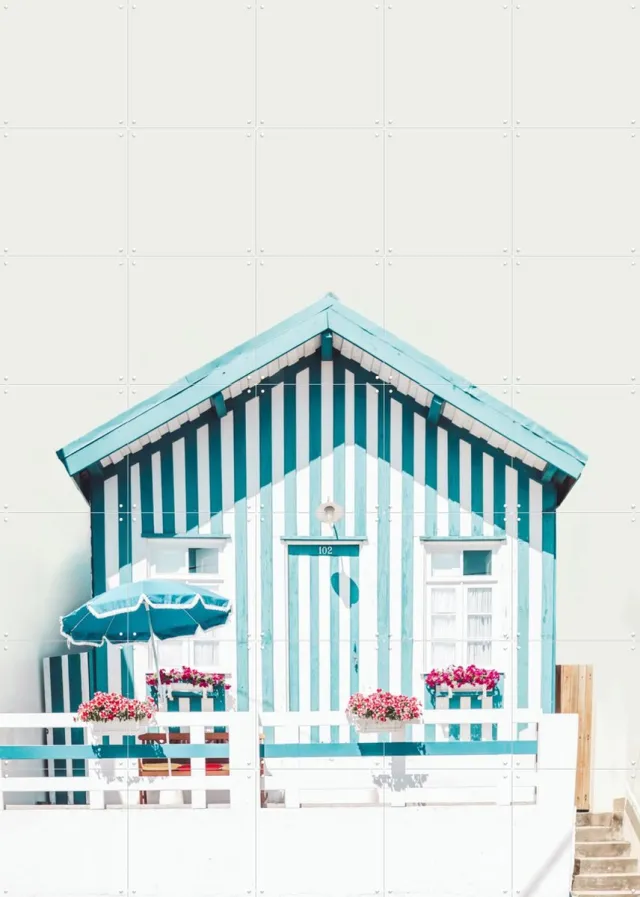 IXXI Blue Striped Houses, Ingrid Beddoes - 100 x 140 cm - Grote wanddecoratie en posters - Minimalisme, Strepen, Kleurrijk, Fotografie, Studeerkamer Wit / Blauw / Lichte tinten