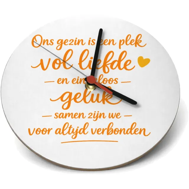 Mr Cadeautjes Klok rond Ø 19 - design Een warme familie-quote in handgeschreven stijl met een klei | cadeau Wit