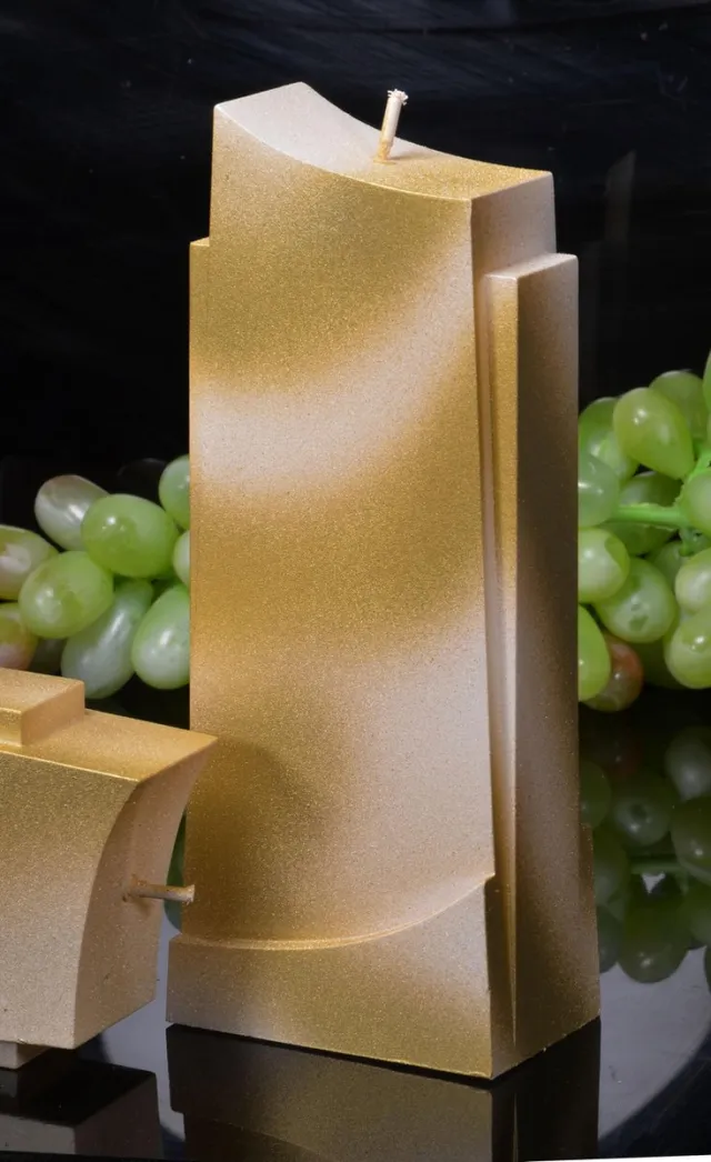 MilaNNE Candles by Milanne, handgemaakte Apollo Kaars in Perl Mat Wit en Goud Metallic, hoogte: 20 cm - BEKIJK VIDEO