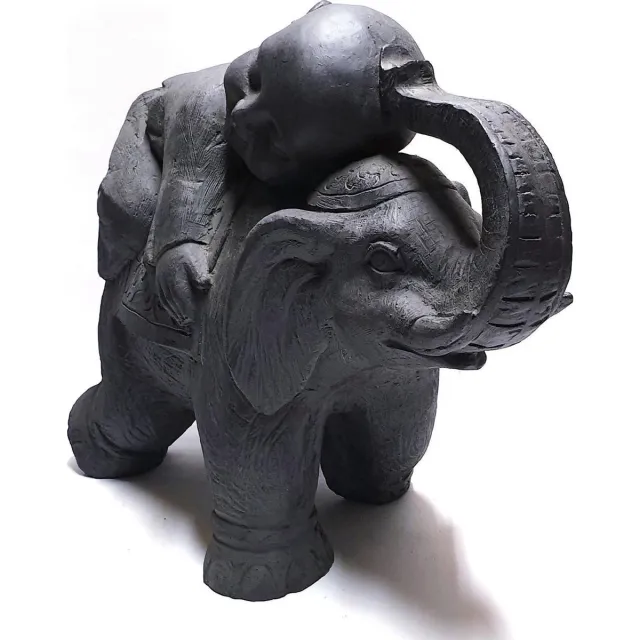 kwanyin Garden kindmonnik liggend op olifant. Hoogte 57 cm. Dark-grey grijs