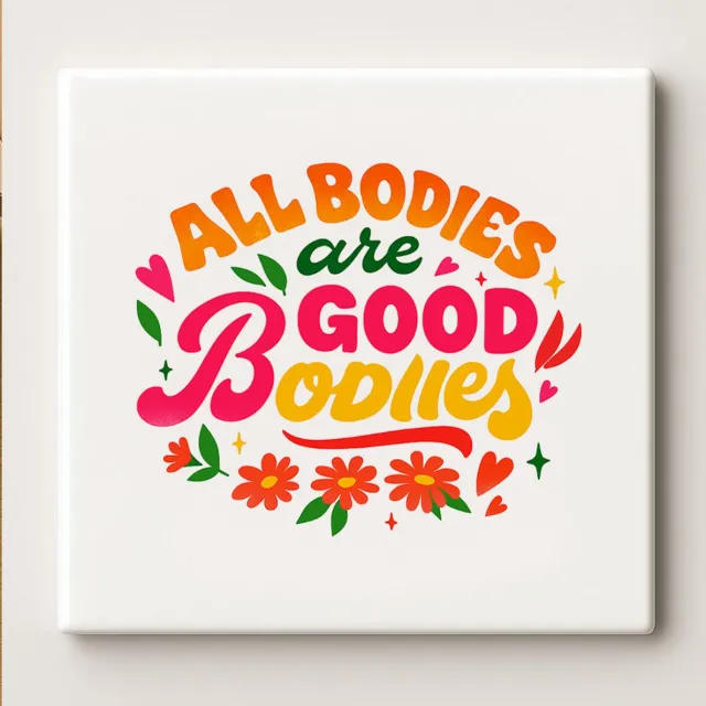 Nevolis Alle Lichamen Zijn Goede Lichamen Tegel 15x15cm – Positieve Affirmatie Keramische Wanddecoratie – Kleurrijke Zelfliefde Decoratie – Inspirerend Cadeau voor Thuis Multi Color