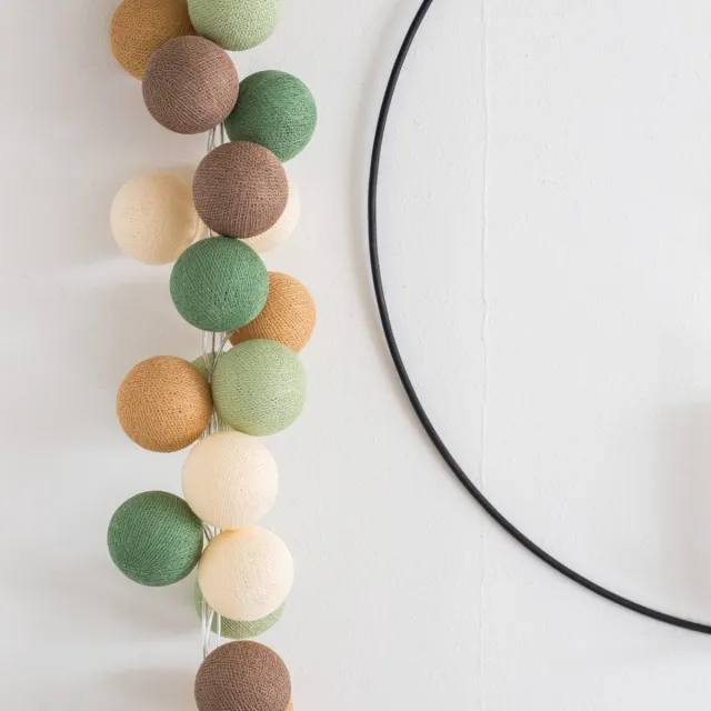 Cotton Ball Lights LED lichtslinger voor binnen - Handgemaakt en Fairtrade - 20 lampjes - Forest Green