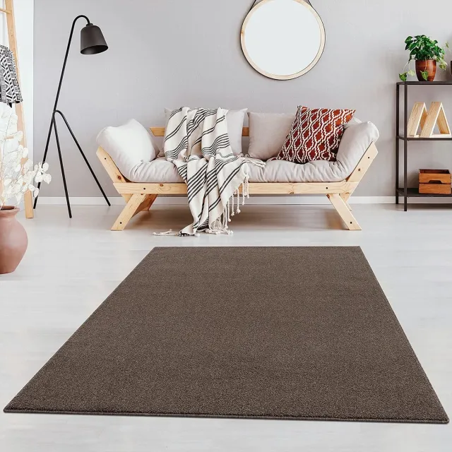 flycarpets Liam Effen Mocca Vloerkleed - Voor binnen - Laagpolig Bruin