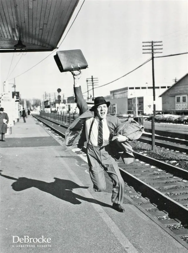 Catch Projecten Poster - Man Chasing Train- H. Armstrong Roberts - Zwart/Wit - Fotografie - Jaren 80