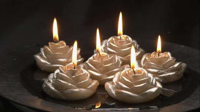 MilaNNE Bloemen Drijfkaars 7x7 cm, hoogte 4 cm Iin Metallic ZILVER, set van 3 stuks - BEKIJK VIDEO