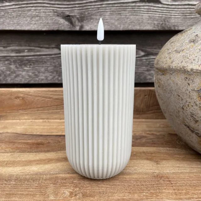 Deluxe Homeart LED kaars Ribbelkaars Solid Stripe Zand 8 x 15cm