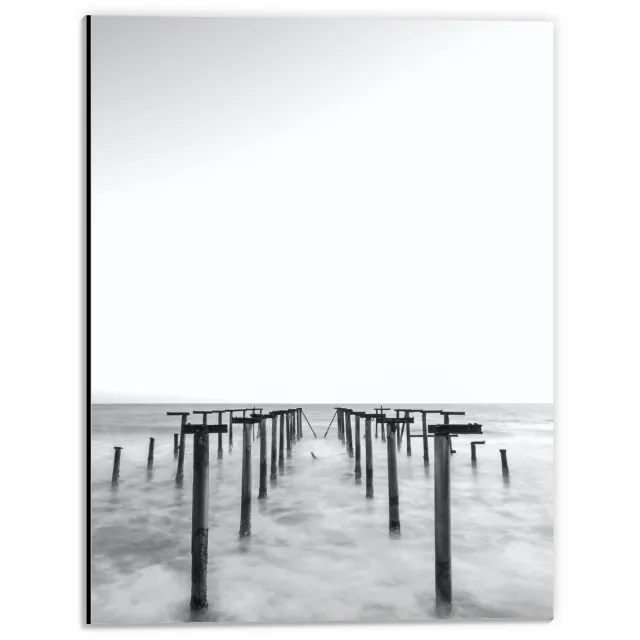 KuijsFotoprint Dibond - Palen in het Water Zwart - Wit - 30x40cm Foto op Aluminium (Met Ophangsysteem)