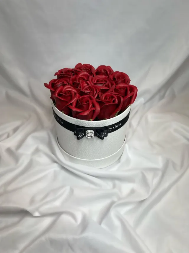 AG Luxurygift AG Luxurygifts flower box - rozen box - Moederdag - luxe - gift - cadeau - Valentijnsdag Donker rood