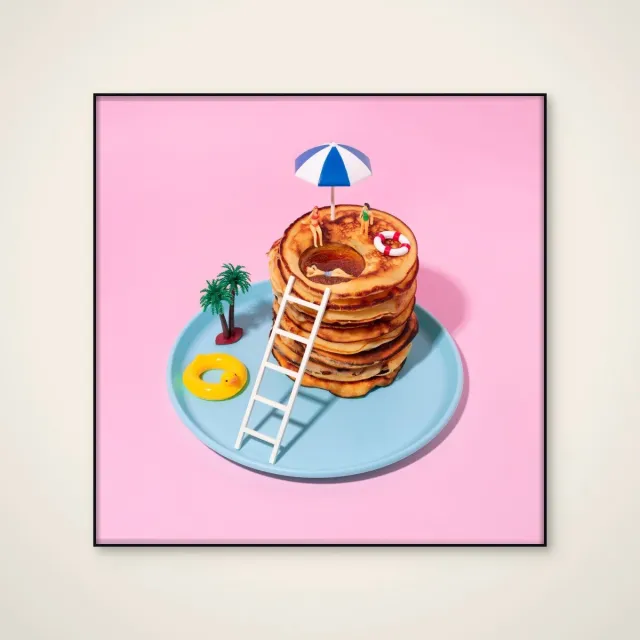 HelloWalls Akoestisch schilderij - 100 x 100 cm - Miniature Pancake Vacation van Julia Ramiro - Abstracte wanddecoratie - zwart textielframe