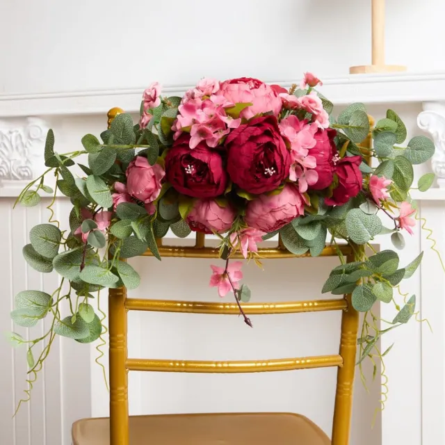 OBOSOE Bloemen voor de trouwboog - 60 cm - Rustieke kunstmatige bloemenslinger voor de deurpost - Groene bladeren, rozen en pioenrozen - Kunstmatige krans - Tafeldecoratie rood