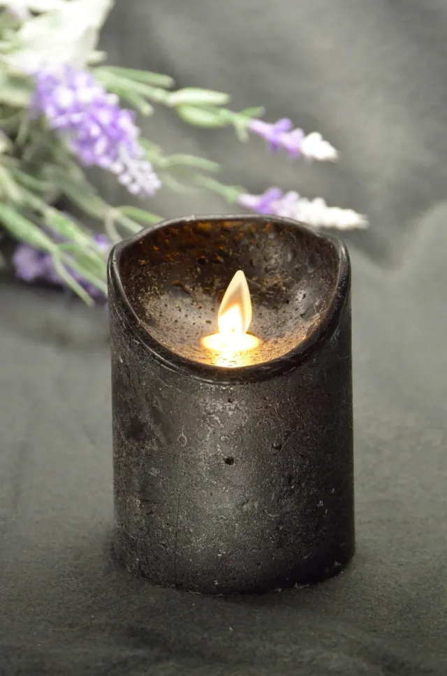 Candles by Milanne, 2.0 Vlamloze ledkaars uit echte kaarsen wax ZWART, hoogte 10 cm - BEKIJK VIDEO