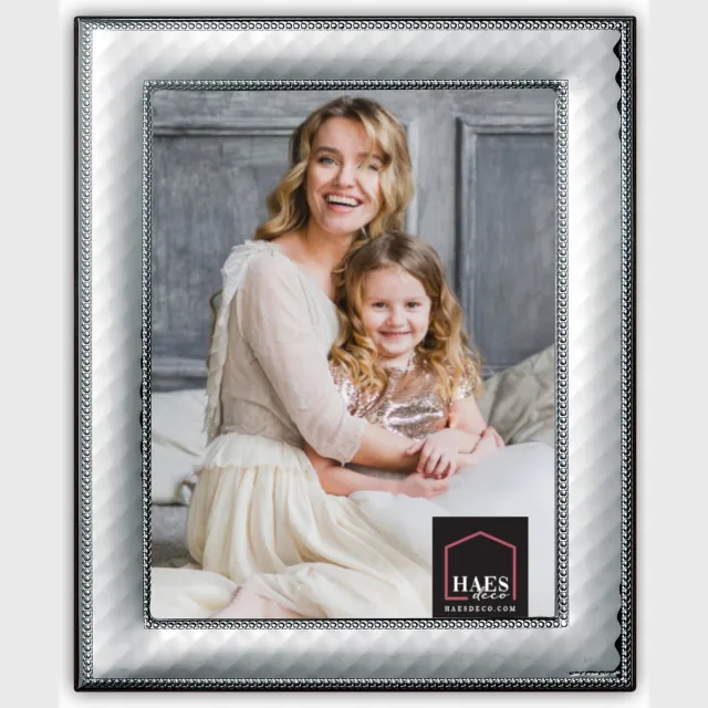 HAES deco Verzilverde Fotolijst Ancona voor een foto van 20x25 cm – Fraai Verzilverd met luxe Houten achterzijde en standaard om neer te zetten – VP10525