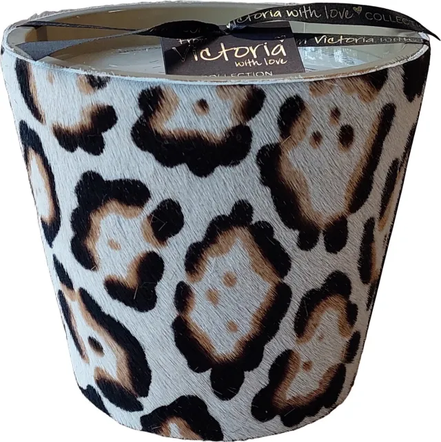 VICTORIA WITH LOVE BY PHILLINE.BE Victoria with love kaars - Hairy leopard Wit met zwart-bruin gestipt