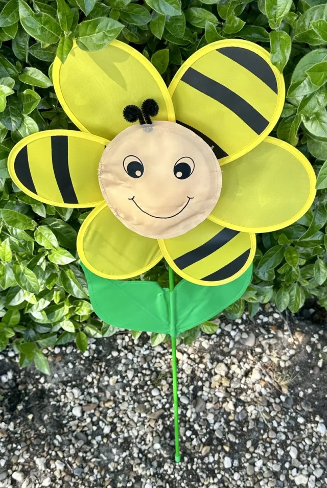 Impuls Windmolen met "Bij met lach" - meerkleurig + geel - nylon + kunststof steker - dia 32 cm x hoogte 72 cm - Tuinaccessoires - Tuinstekers Meerkleurig - gele bij met lach