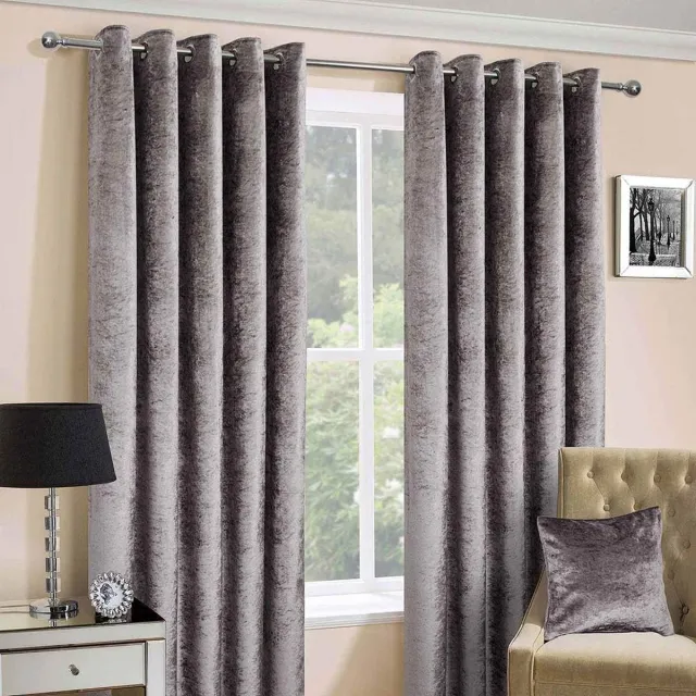 Homescapes crushed fluwelen gordijnen met oogjes lichtgrijs 2 stuks 228 x 137 cm Zilvergrijs