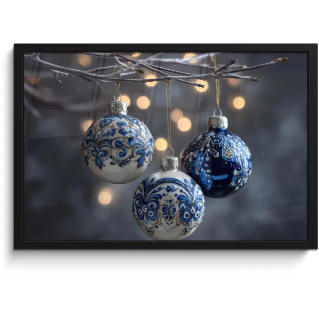 FrameYourWall Poster in lijst - Fotolijst 60x40 cm - Posters - Kerstbal - Versierd - Blauw - Posterlijst zwart - Decoratie - Wanddecoratie woonkamer - Muurdecoratie slaapkamer - Kerstversiering - Kerstdecoratie voor binnen - Kerstmis