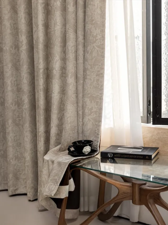 Floraweg Beige bloemenjacquard verduisteringsgordijnen, voor slaapkamer en woonkamer, bloemenchenille, verduisterend, thermisch geïsoleerd, geluiddicht,Met haakjes ringen,140x270cm
