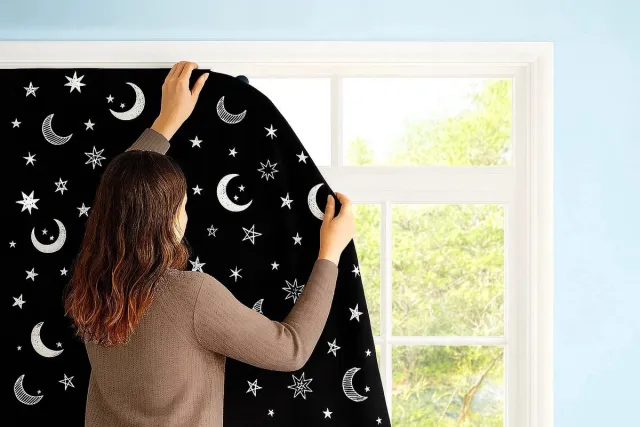 Liefjes & Co Verduisteringsgordijn met Zuignappen - 200x130cm - Verduisteringsdoek Zwart - Inclusief Opbergtas