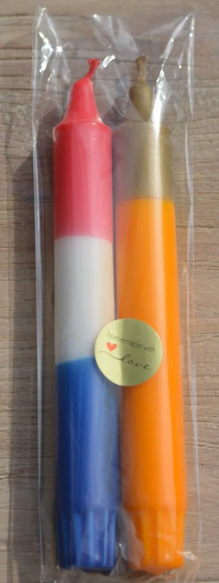 Triple A Trends Feest | Kaars: 2 Kaarsen Vlag Nederland - Oranje - Jubileum - Koningsdag - Koninginnedag - Bevrijdingsdag - Herdenken - Rood/Wit/Blauw- EK- WK- FIFA