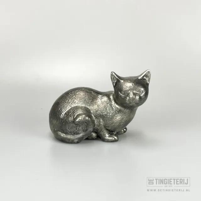 De tingieterij Tinnen Poes Liggend Beeldje – Handgemaakt Miniatuur Kat – Dierenbeeld Decoratie – Uniek Cadeau & Verzameling - katten Zilver