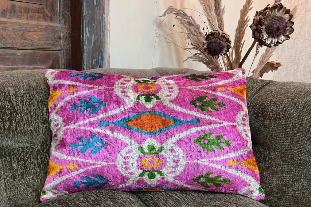 Rozenkelim Ikat Velvet kussen 60cm x 40cm. Velours fluweel zacht sierkussen. Levering inclusief vulling. diverse kleuren
