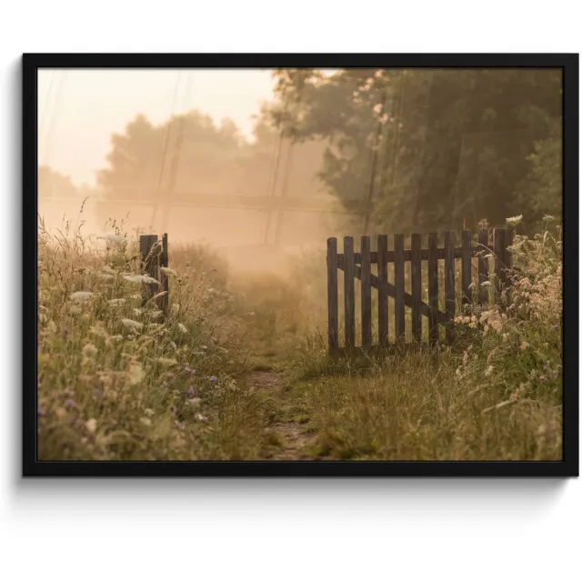 FrameYourWall Poster in lijst - Fotolijst 70x50 cm - Posters - Hek - Natuur - Mist - Veld - Posterlijst zwart - Decoratie - Wanddecoratie woonkamer - Muurdecoratie slaapkamer