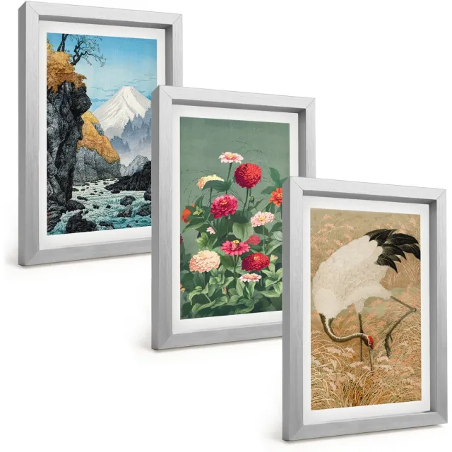 TULUP 4-Delige Schilderij Set - Bergen in het landschap, een rivier, bloemen en kraanvogels in het gras. - 20 x 30 cm - Muurdecoratie - Schilderijen Set - Woonkamer - Decoratieve Schilderijen Zilveren lijst