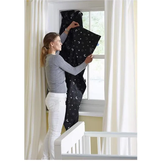 Dykman Solutions Blackout Blind Babykamer - Zonwerend Verduisteringsgordijn - Zwart - Zonwering Doek - Inclusief Handige Draagtas